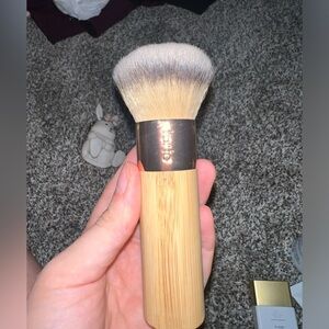 Tarte kabuki brush